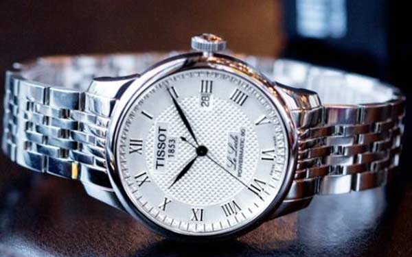 天梭怎樣清洗手表鏈里的污垢?