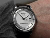 天梭手表進(jìn)灰了如何解決(有效清潔與保養(yǎng)指南)