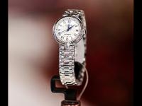 天梭手表磕碰了？別擔(dān)心，這份修復(fù)秘籍讓你煥然一新！