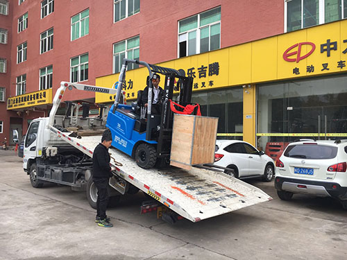 廈門電動叉車公司，銷售比亞迪電動叉車2.5噸一臺