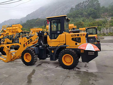 恭喜羅總喜提新車，山宇裝載機940走起，山宇重工，助您成功！